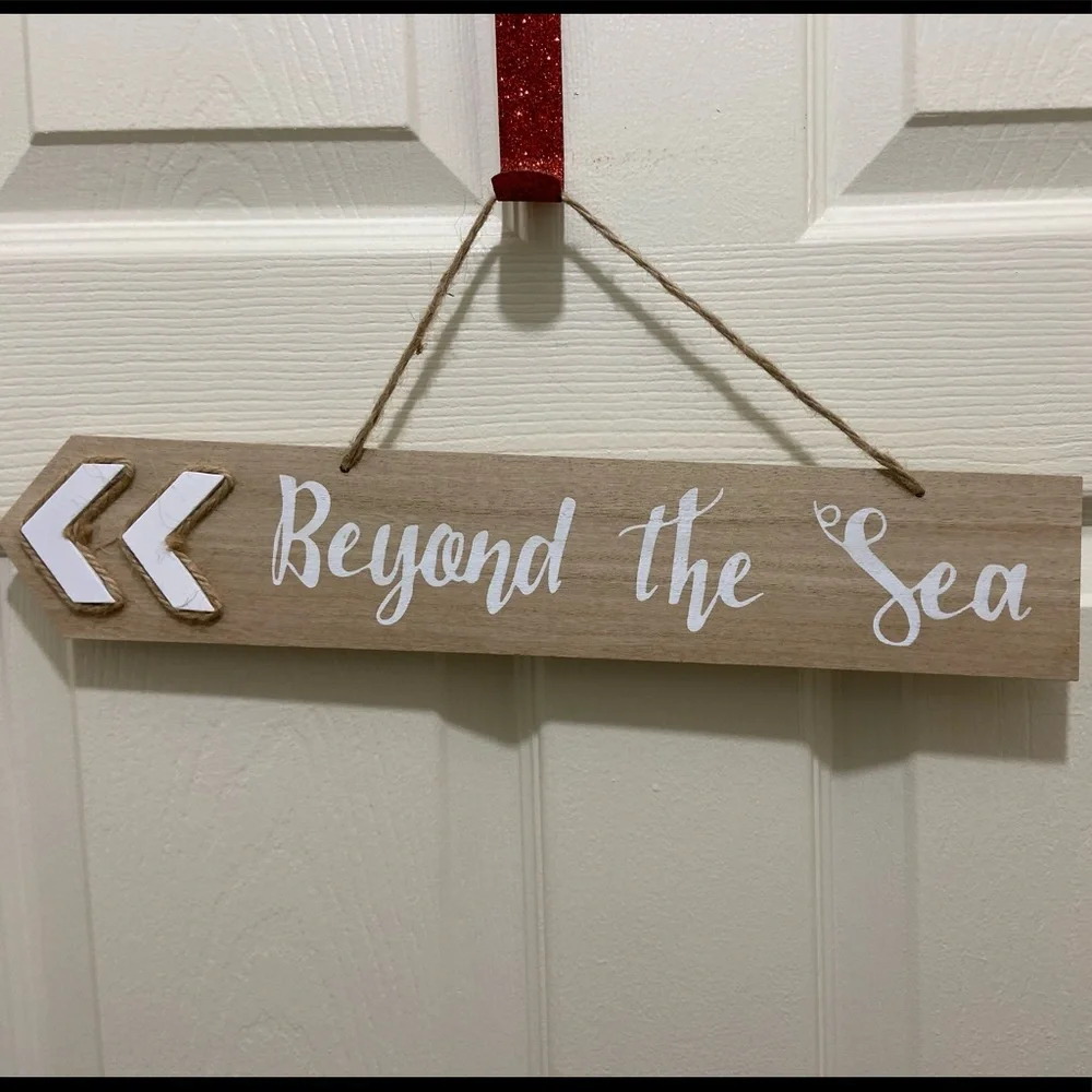 NWT “Beyond The Sea” Nautical Wall Decor.